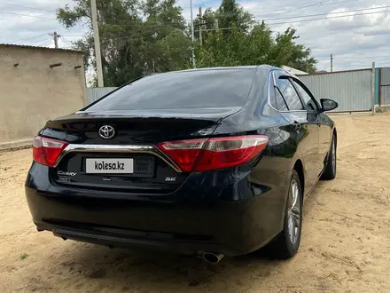 Toyota Camry 2015 года за 6 500 000 тг. в Кульсары – фото 2