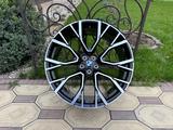 Кованые диски R22 на BMW X5 (G05), BMW X6 (G06), BMW X7 (G07) БМВ за 955 000 тг. в Алматы