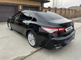 Toyota Camry 2019 года за 14 500 000 тг. в Атырау – фото 5