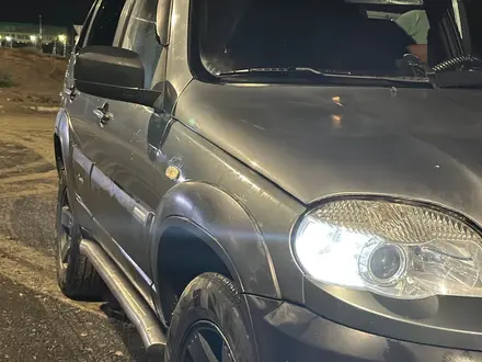 Chevrolet Niva 2016 года за 2 900 000 тг. в Атырау – фото 3