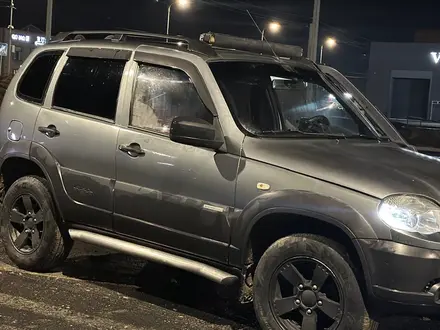 Chevrolet Niva 2016 года за 2 900 000 тг. в Атырау – фото 2