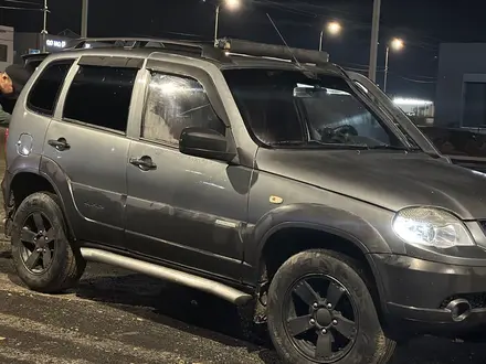 Chevrolet Niva 2016 года за 2 900 000 тг. в Атырау – фото 4