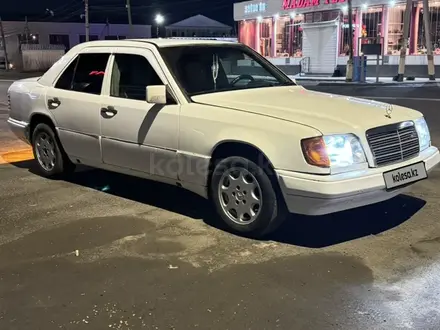 Mercedes-Benz E 220 1993 года за 1 650 000 тг. в Тараз – фото 3