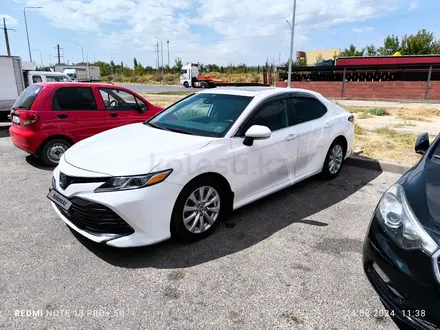 Toyota Camry 2020 года за 8 000 000 тг. в Шымкент – фото 4