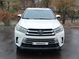 Toyota Highlander 2018 года за 17 000 000 тг. в Алматы