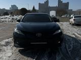 Toyota Camry 2019 года за 11 900 000 тг. в Астана