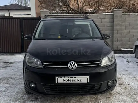 Volkswagen Touran 2018 года за 3 900 000 тг. в Алматы