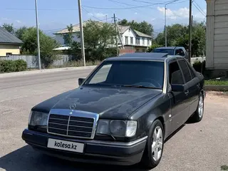 Mercedes-Benz E 230