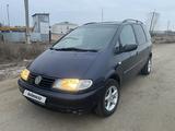 Volkswagen Sharan 1997 годаүшін2 500 000 тг. в Уральск