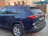 Toyota RAV4 2021 года за 13 200 000 тг. в Атырау – фото 5