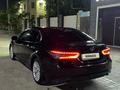 Toyota Camry 2018 года за 11 800 000 тг. в Жанаозен – фото 2