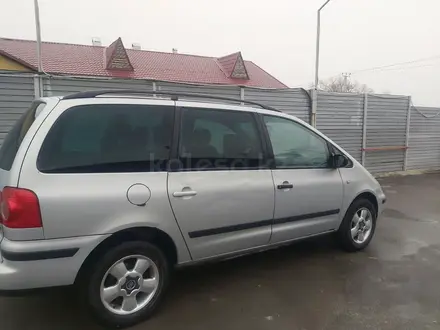 Volkswagen Sharan 2001 года за 2 500 000 тг. в Алматы