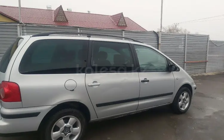 Volkswagen Sharan 2001 года за 2 500 000 тг. в Алматы