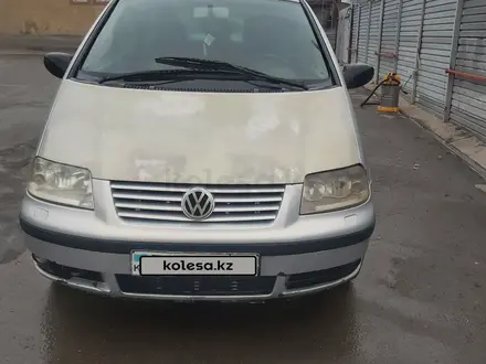 Volkswagen Sharan 2001 года за 2 500 000 тг. в Алматы – фото 5
