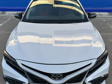 Toyota Camry 2019 года за 9 850 000 тг. в Атырау – фото 3