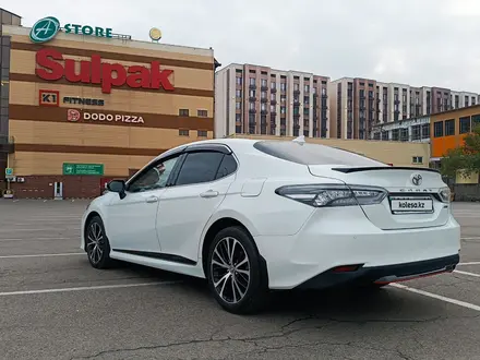 Toyota Camry 2020 года за 13 300 000 тг. в Алматы – фото 10
