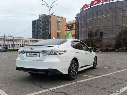 Toyota Camry 2020 года за 13 300 000 тг. в Алматы – фото 11