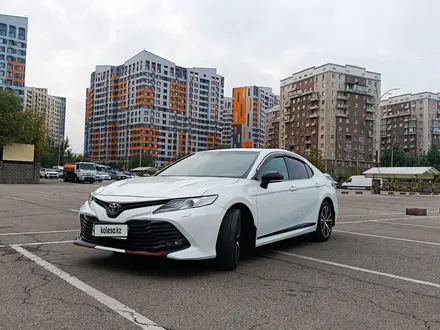 Toyota Camry 2020 года за 13 300 000 тг. в Алматы – фото 14