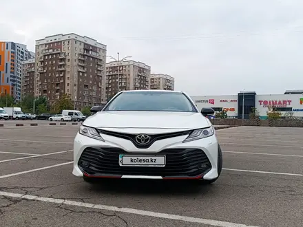 Toyota Camry 2020 года за 13 300 000 тг. в Алматы – фото 15