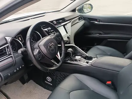 Toyota Camry 2020 года за 13 300 000 тг. в Алматы – фото 18