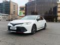 Toyota Camry 2020 года за 13 300 000 тг. в Алматы