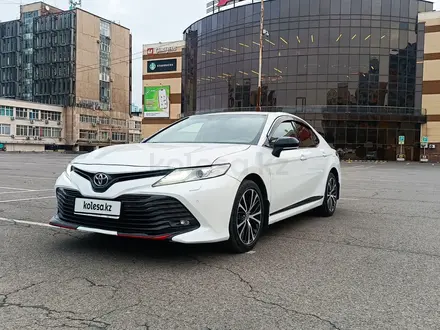 Toyota Camry 2020 года за 13 300 000 тг. в Алматы