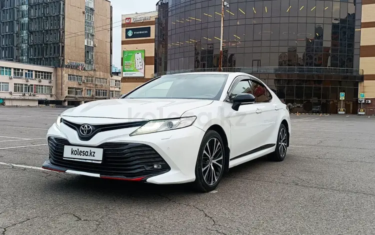 Toyota Camry 2020 года за 13 300 000 тг. в Алматы