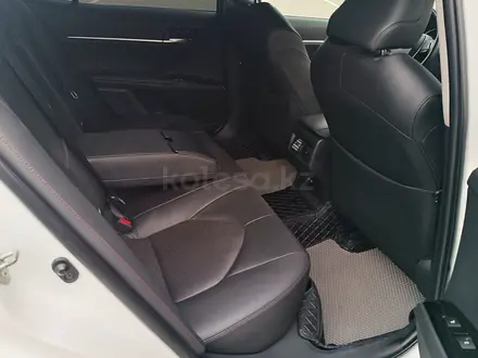 Toyota Camry 2020 года за 13 300 000 тг. в Алматы – фото 21