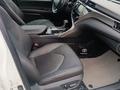 Toyota Camry 2020 года за 13 300 000 тг. в Алматы – фото 22