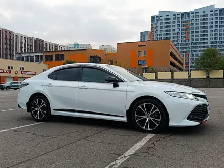 Toyota Camry 2020 года за 13 300 000 тг. в Алматы – фото 3