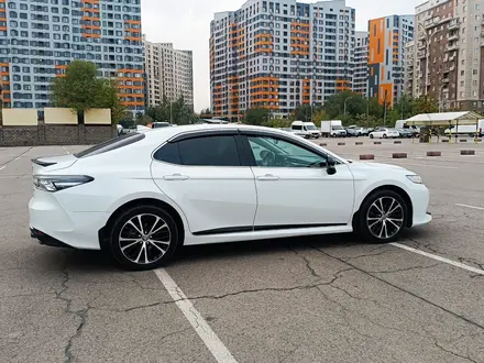 Toyota Camry 2020 года за 13 300 000 тг. в Алматы – фото 7