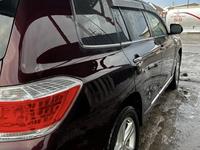 Toyota Highlander 2013 годаfor12 800 000 тг. в Алматы