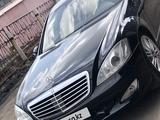 Mercedes-Benz S 550 2008 года за 5 500 000 тг. в Астана – фото 2