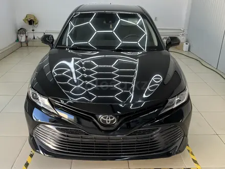 Toyota Camry 2019 года за 10 500 000 тг. в Атырау – фото 3