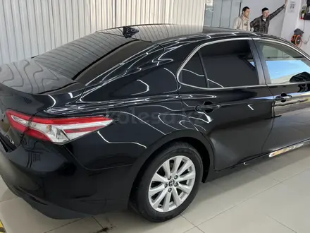 Toyota Camry 2019 года за 10 500 000 тг. в Атырау – фото 4