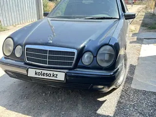 Mercedes-Benz E 230