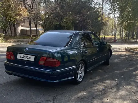 Mercedes-Benz E 230 1996 года за 1 900 000 тг. в Алматы – фото 3