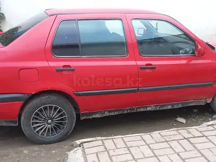 Volkswagen Vento 1992 года за 840 000 тг. в Актобе – фото 2