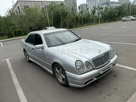 Mercedes-Benz E 200 1996 года за 2 300 000 тг. в Астана – фото 3