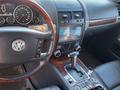 Volkswagen Touareg 2007 года за 7 500 000 тг. в Алматы – фото 12