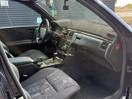 Mercedes-Benz E 320 1997 года за 2 900 000 тг. в Астана – фото 4