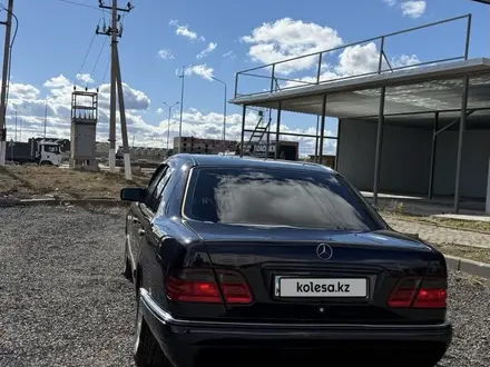 Mercedes-Benz E 320 1997 года за 2 900 000 тг. в Астана – фото 13