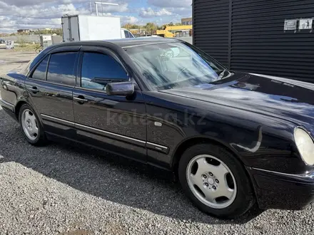 Mercedes-Benz E 320 1997 года за 2 900 000 тг. в Астана – фото 2