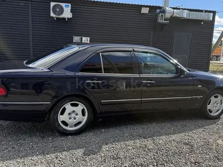Mercedes-Benz E 320 1997 года за 2 900 000 тг. в Астана