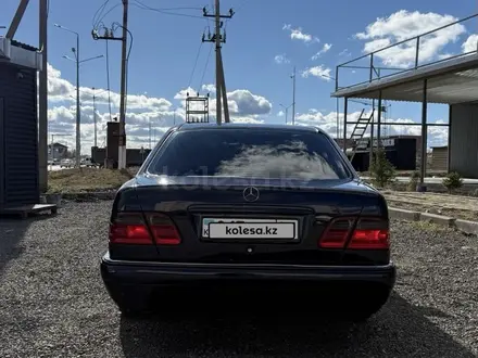 Mercedes-Benz E 320 1997 года за 2 900 000 тг. в Астана – фото 9