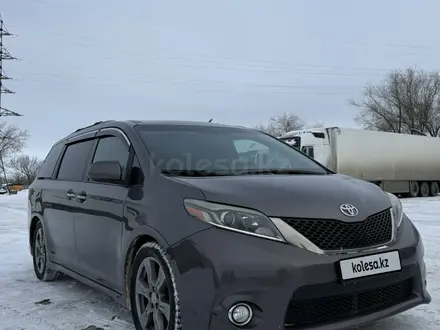 Toyota Sienna 2017 года за 15 500 000 тг. в Уральск – фото 2