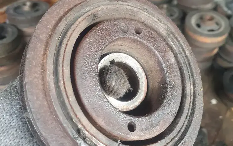 Шкив Toyota Camry 5S за 15 000 тг. в Алматы