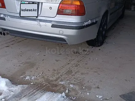 BMW 528 1997 года за 6 000 000 тг. в Сарыагаш – фото 4
