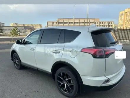 Toyota RAV4 2017 года за 12 000 000 тг. в Актау – фото 3