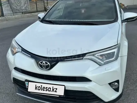 Toyota RAV4 2017 года за 12 000 000 тг. в Актау